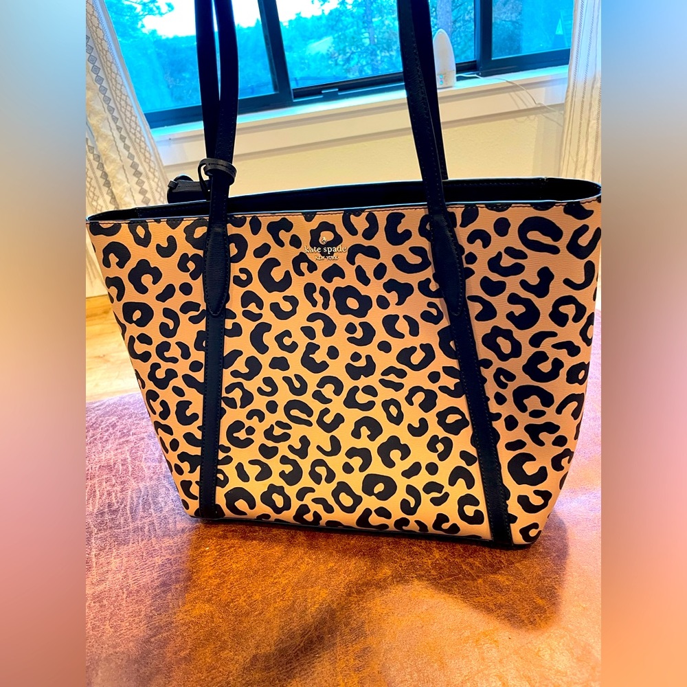 Kate Spade leopard print tote with‎ black interior!